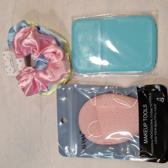 Colorful Makeup Sponge & Accessory Set - Picture 5 of 5